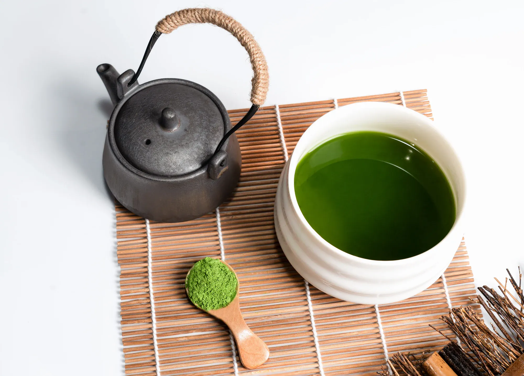Prepared matcha and powder used for tea-preparation evaluation